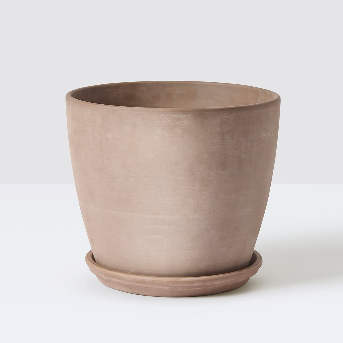 Terracotta egg pot with saucer