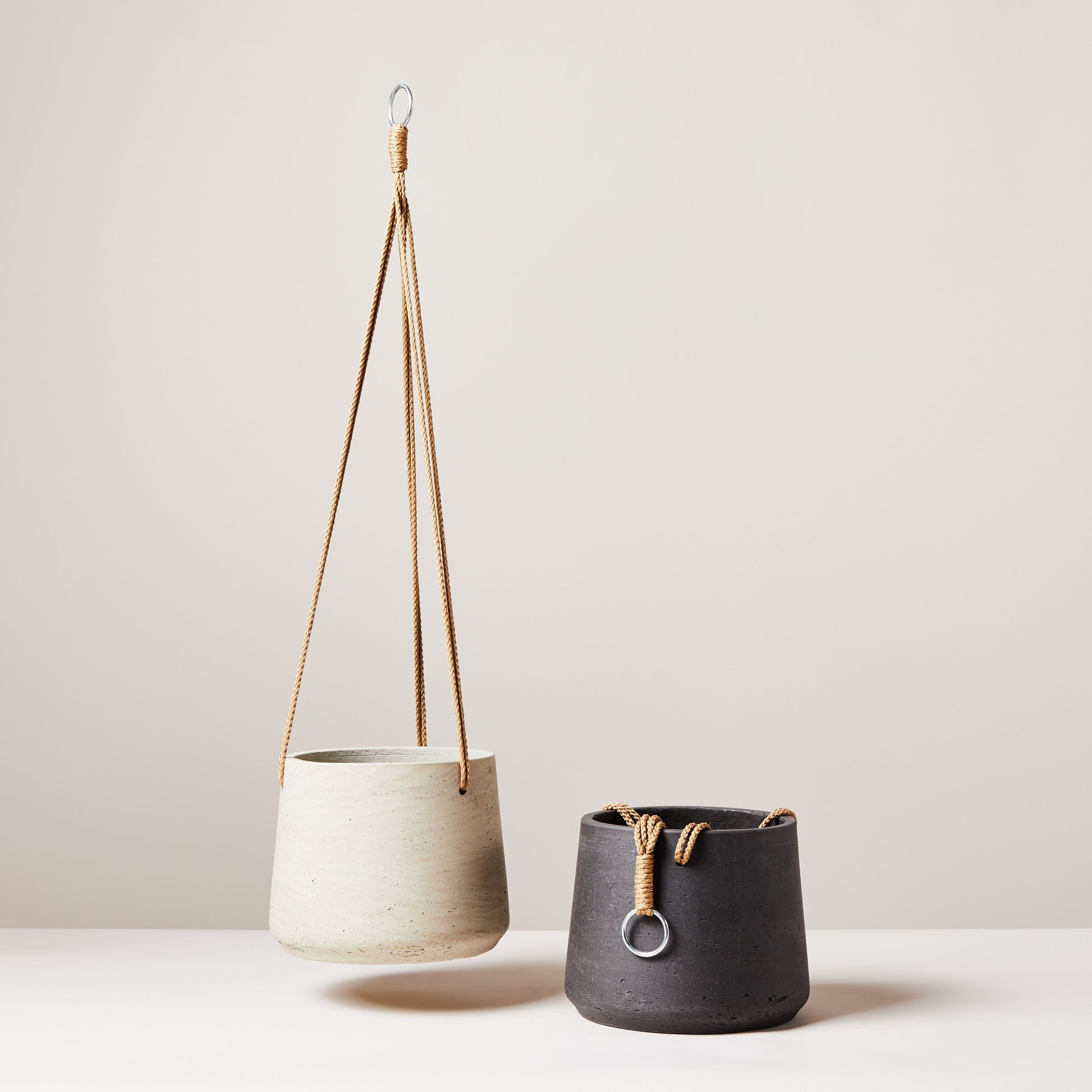 Clay hanging pot