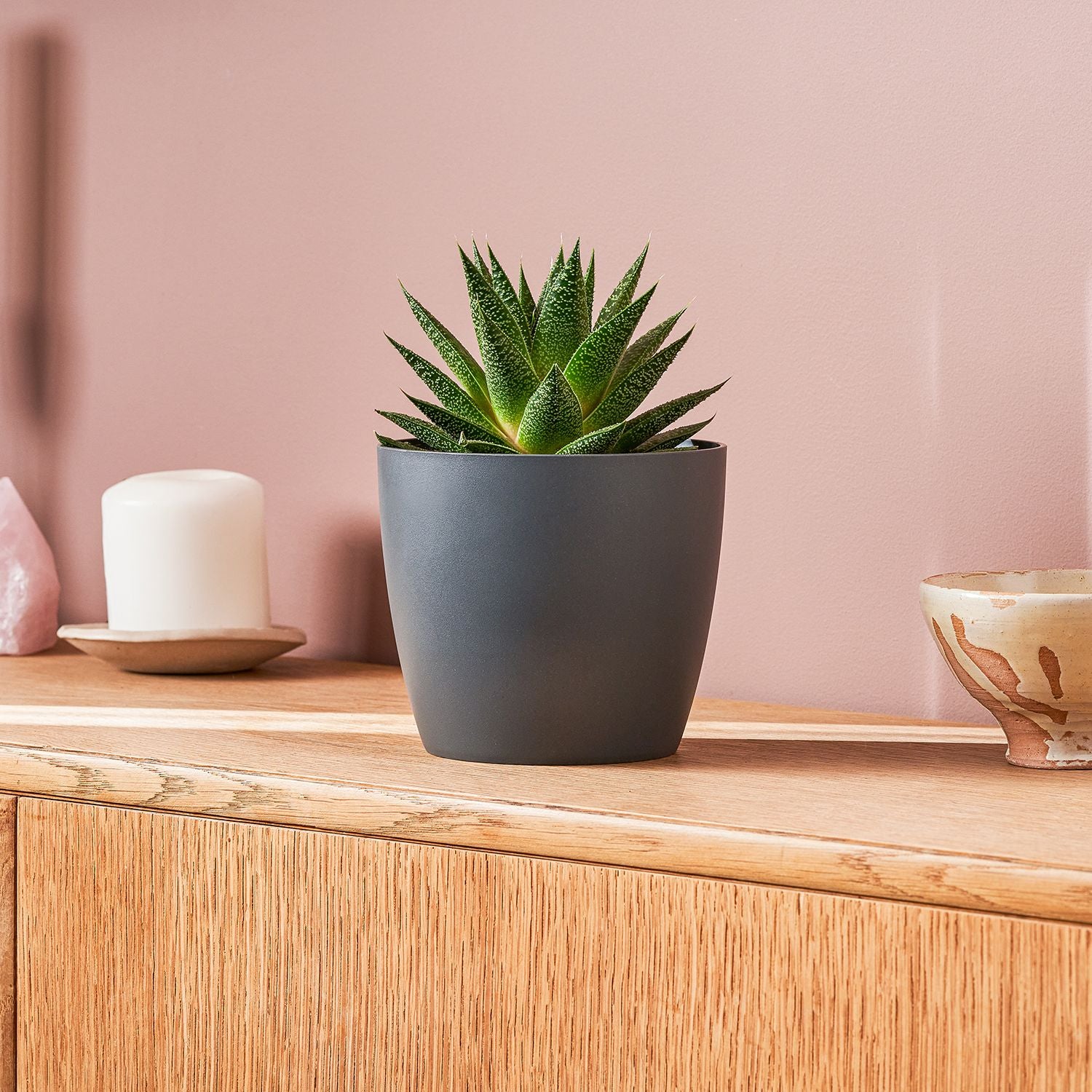 Curved edged pot