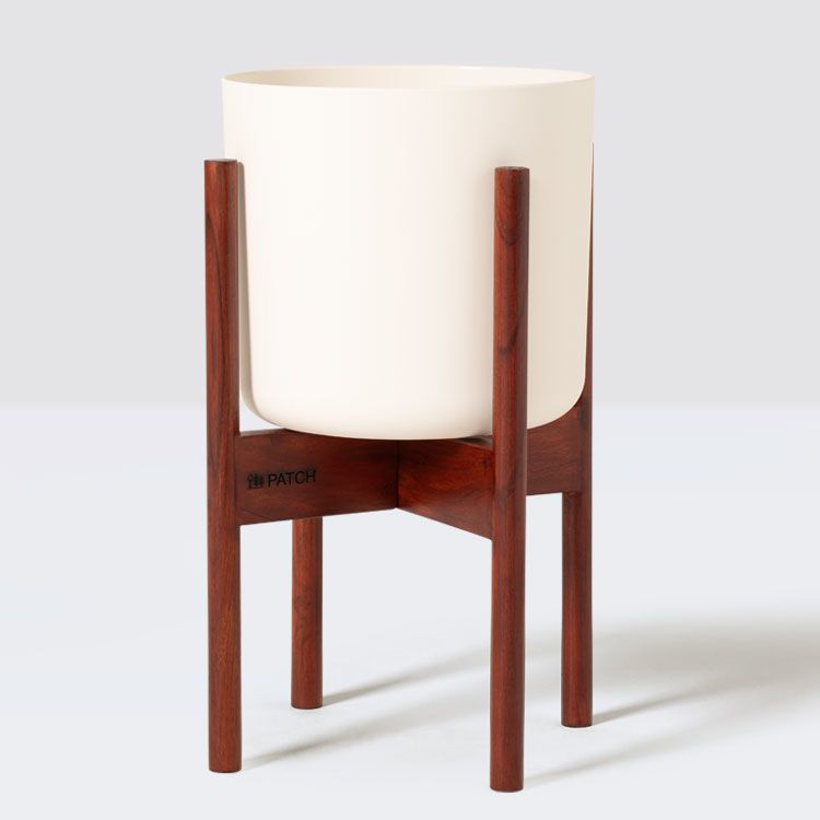 Straight edged pot in stand