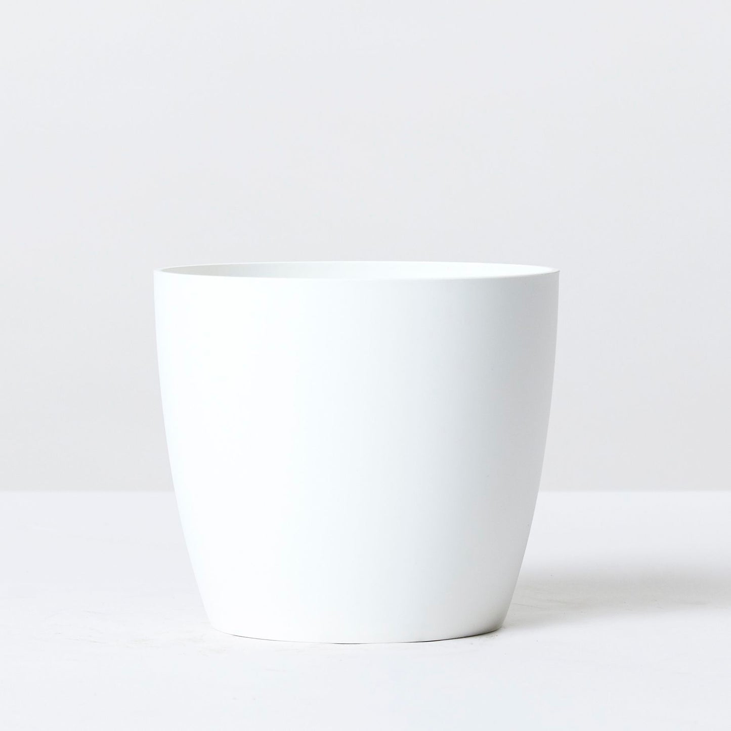 Curved edged pot