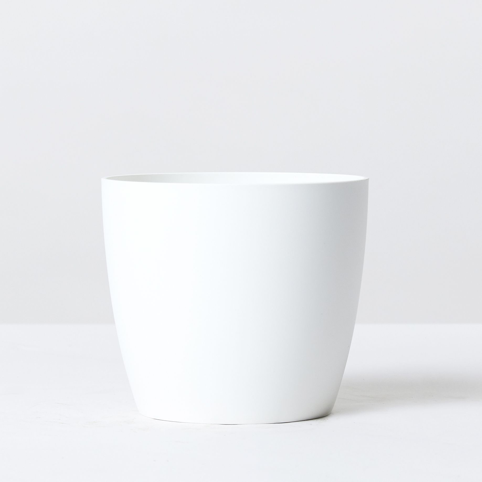 Curved edged pot