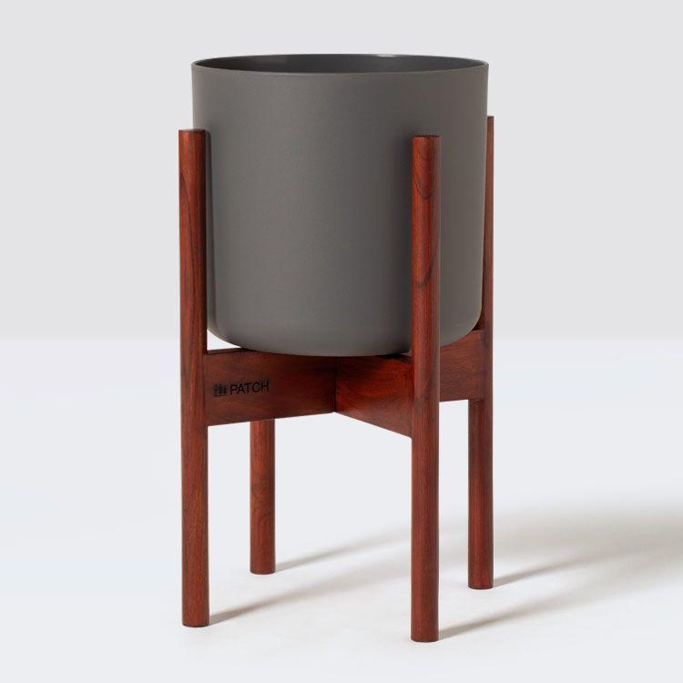 Straight edged pot in stand