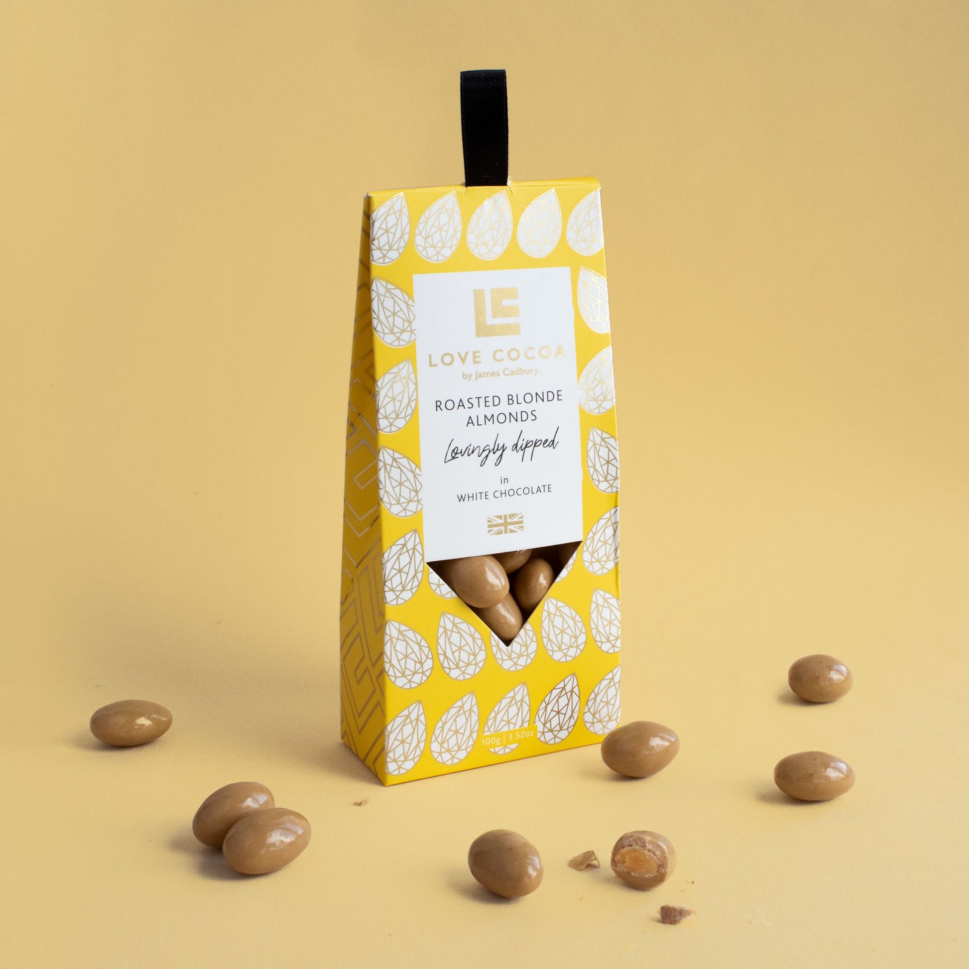 Love Cocoa - White chocolate almonds