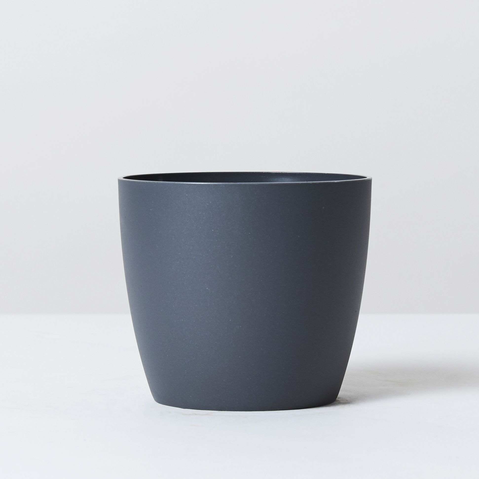 Curved edged pot