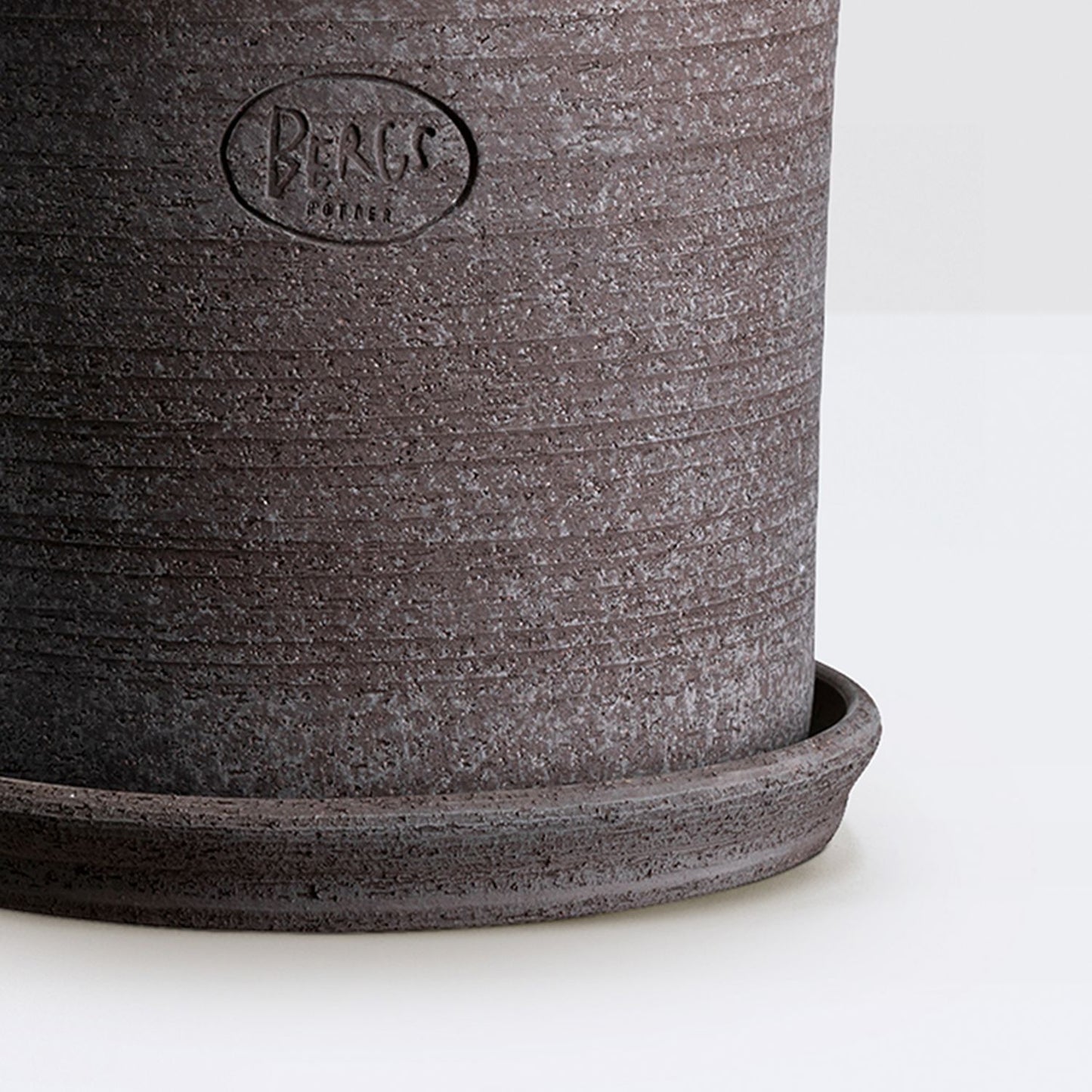 Modena terracotta pot