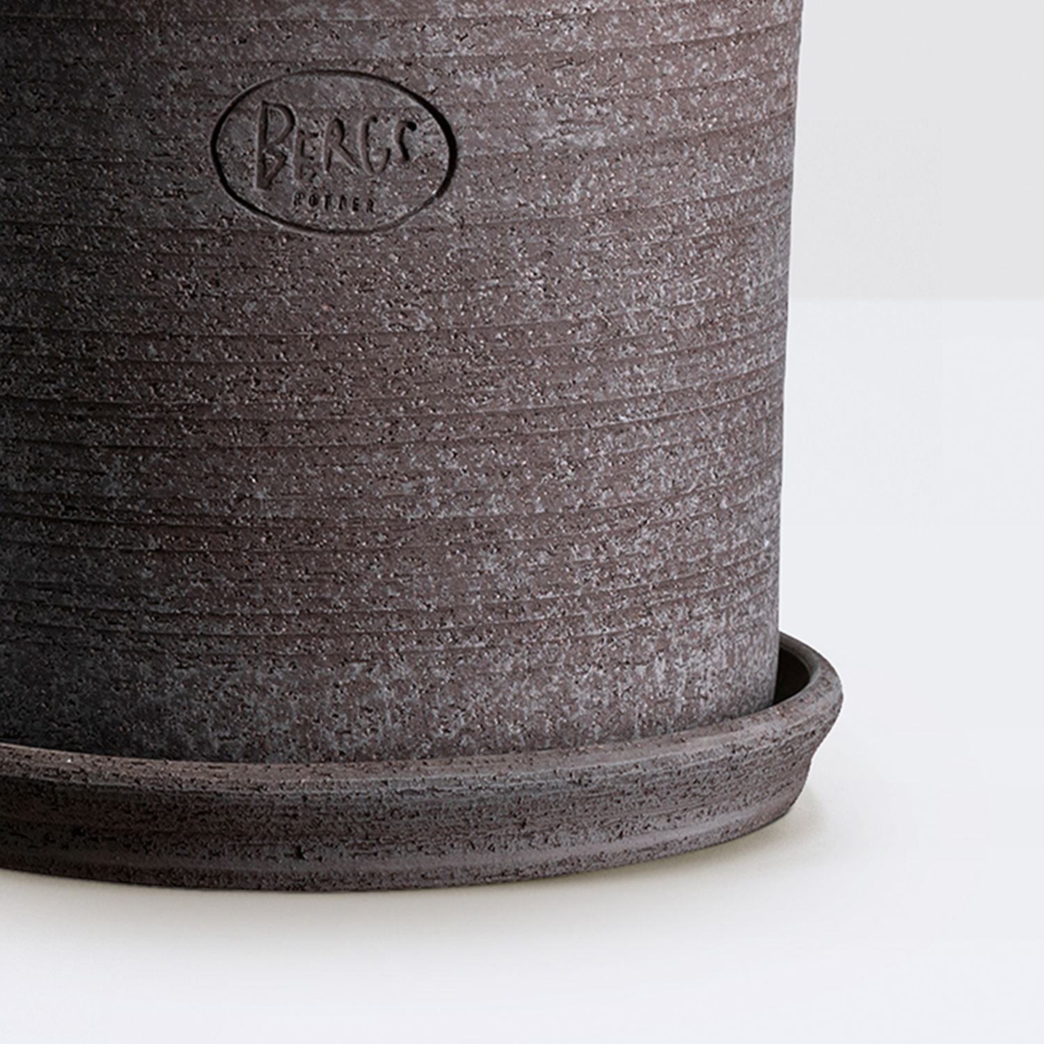 Modena terracotta pot
